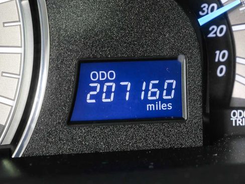 Used 2012 Toyota Camry SE FWD image 8