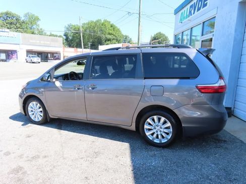 Used 2016 Toyota Sienna LE AWD/4WD image 7