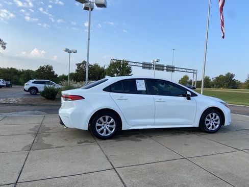 Used 2023 Toyota Corolla LE FWD image 12