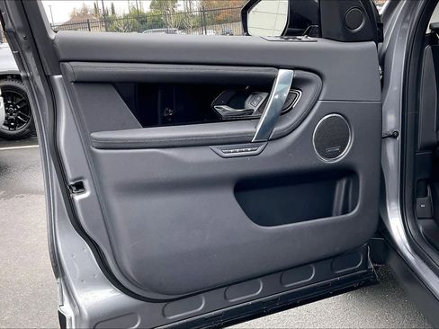 Used 2025 Land Rover Discovery Sport S image 26