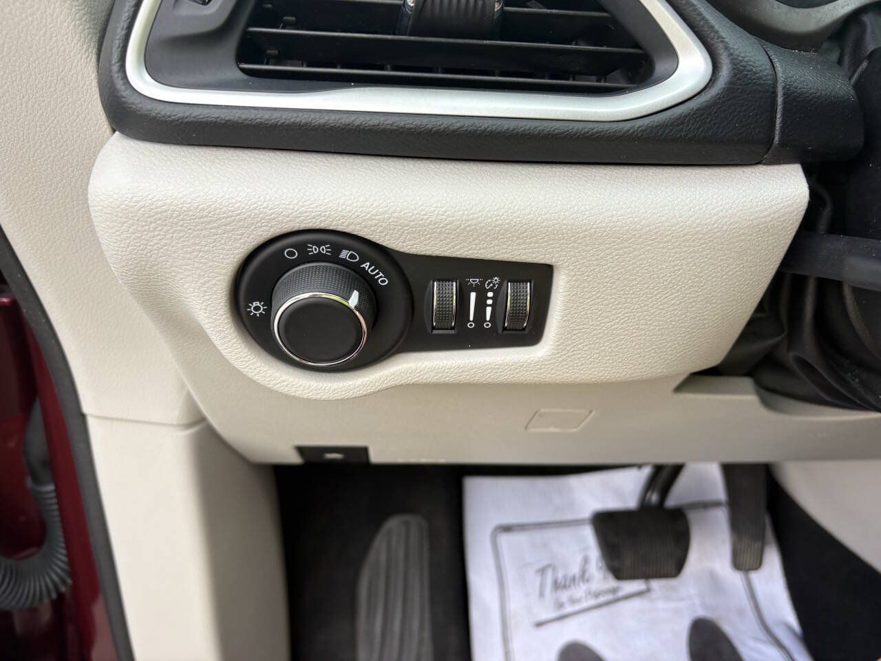 Used 2020 Chrysler Voyager Lxi FWD image 26