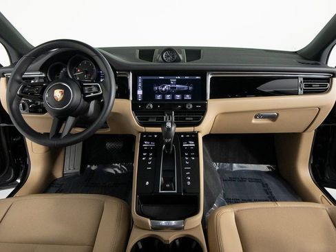 Certified 2025 Porsche Macan image 31