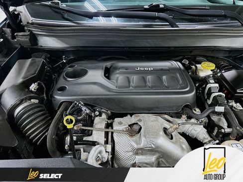 Used 2019 Jeep Cherokee Latitude Plus w/ Comfort/Convenience Group image 30