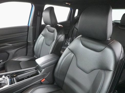 New 2026 Jeep Compass Latitude image 11