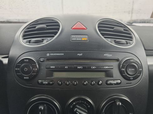 Used 2009 Volkswagen Beetle S image 21