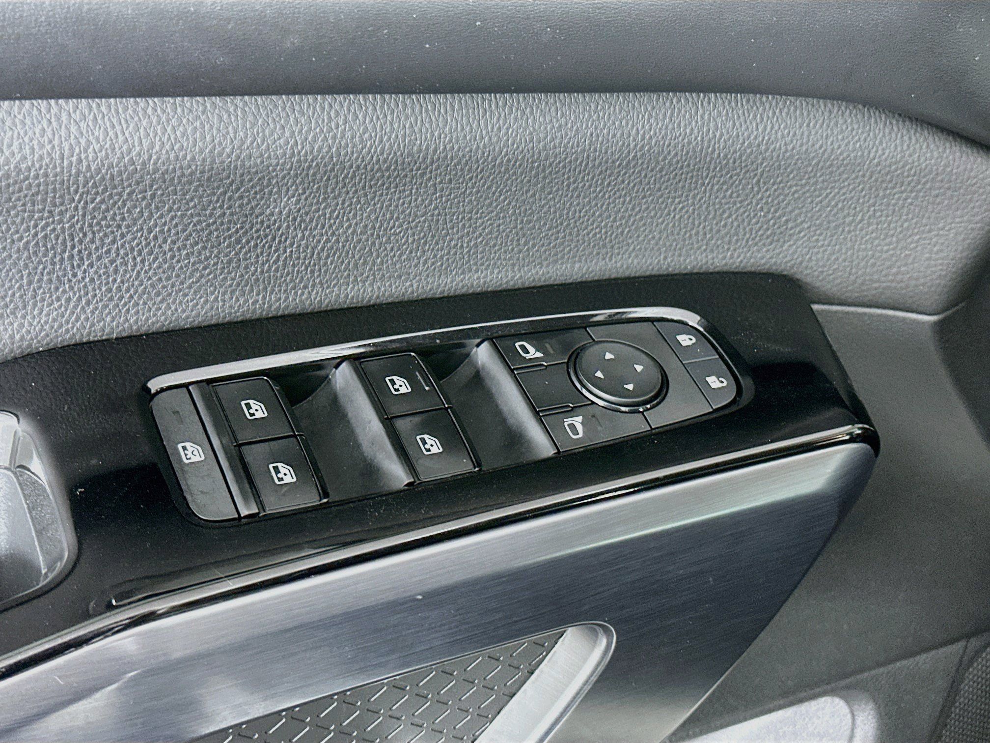 Used 2022 Nissan Pathfinder SL w/ SL Premium Package FWD image 15