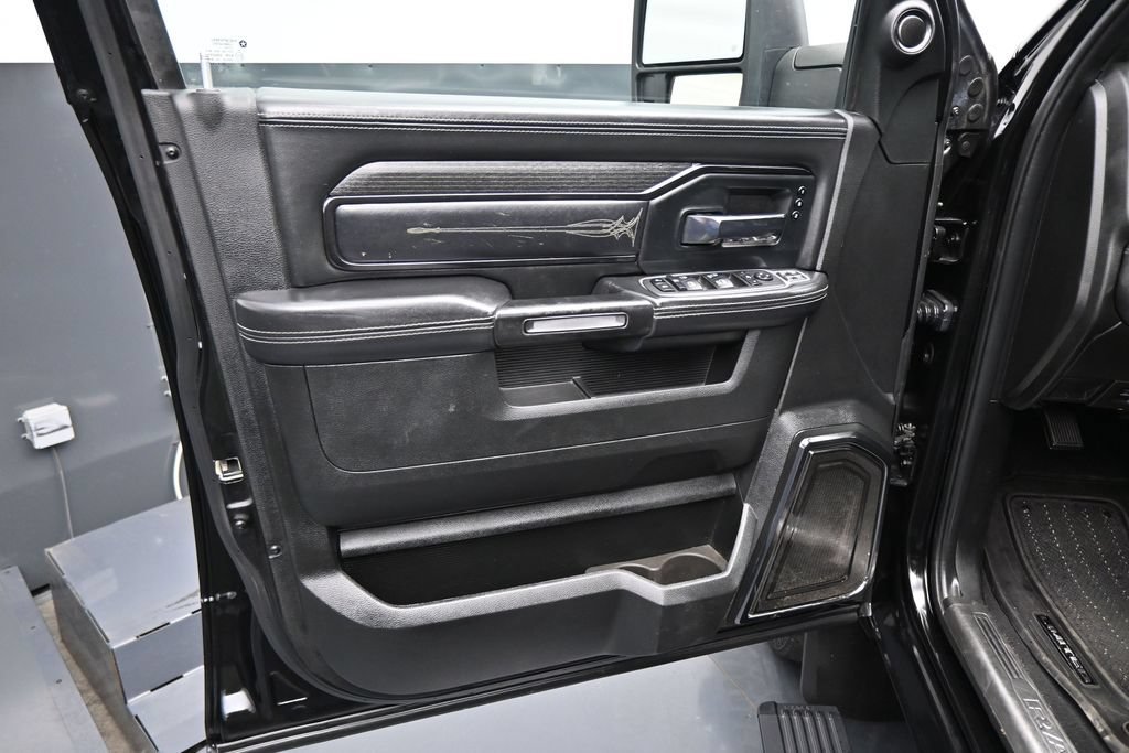 Used 2024 RAM 3500 Limited AWD/4WD image 11