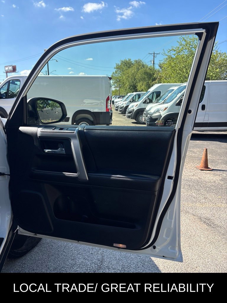 Used 2020 Toyota 4Runner SR5 AWD/4WD image 21