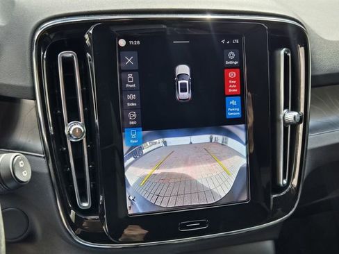 Used 2023 Volvo XC40 Recharge Plus image 20