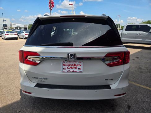 Used 2018 Honda Odyssey Elite image 4