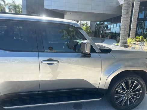 Used 2025 Lexus GX 550 w/ Cold Area Package AWD/4WD image 10