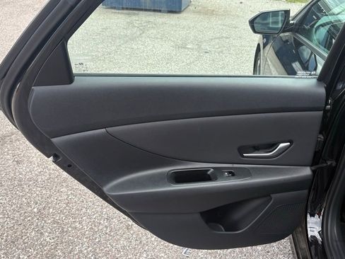 Used 2023 Hyundai Elantra SEL w/ Convenience Package image 12