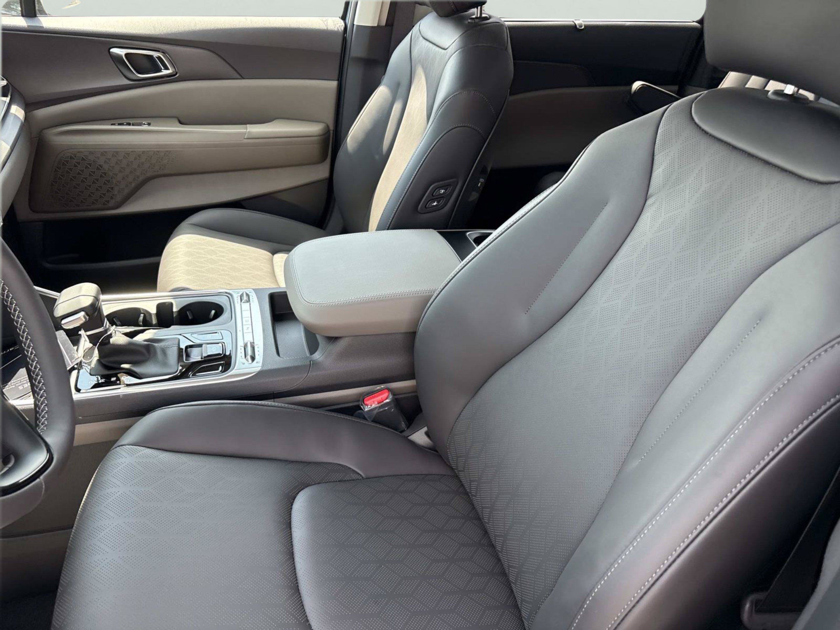 New 2027 Kia Carnival SX FWD image 22