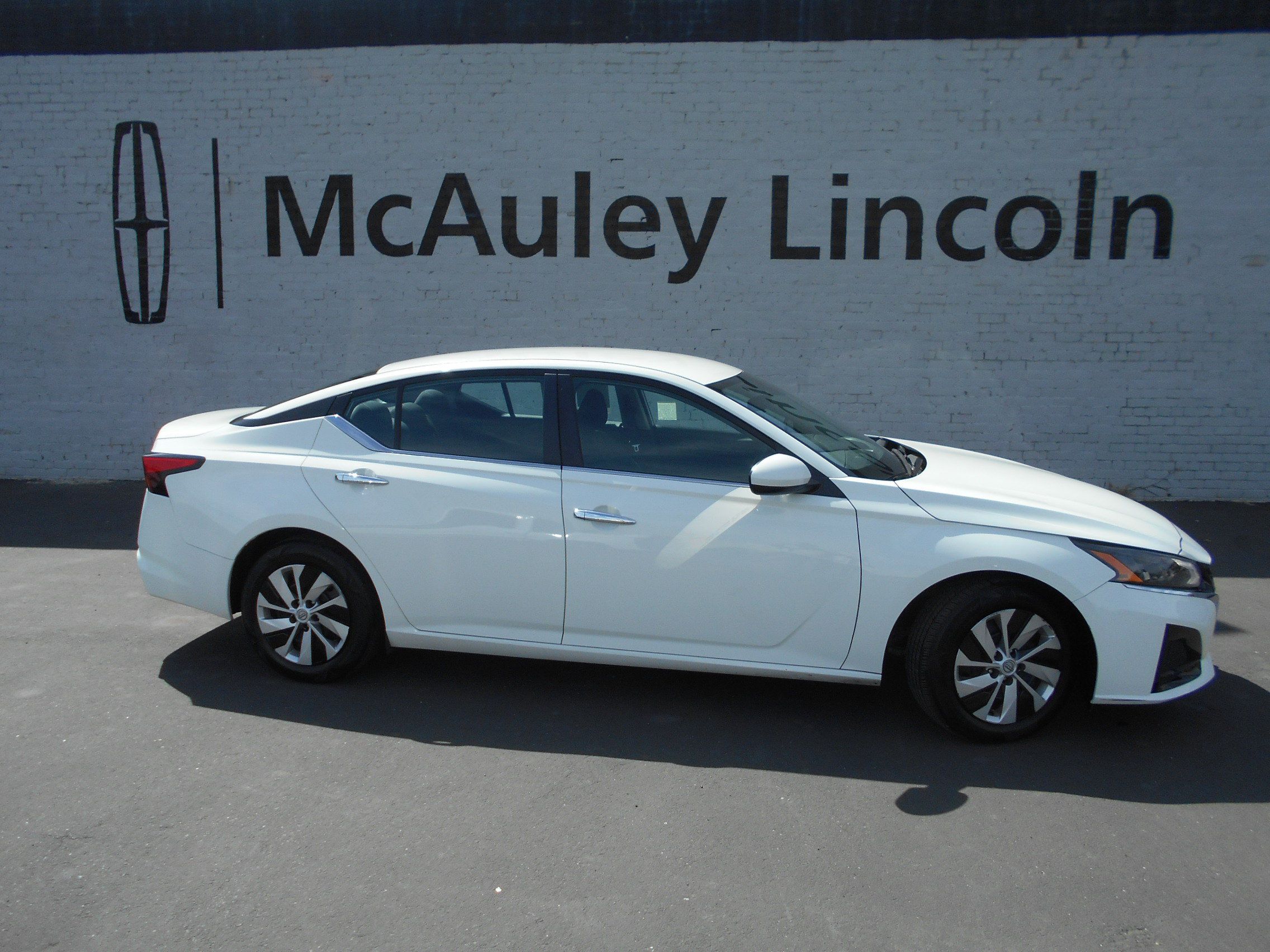 Used 2023 Nissan Altima 2.5 S FWD image 1