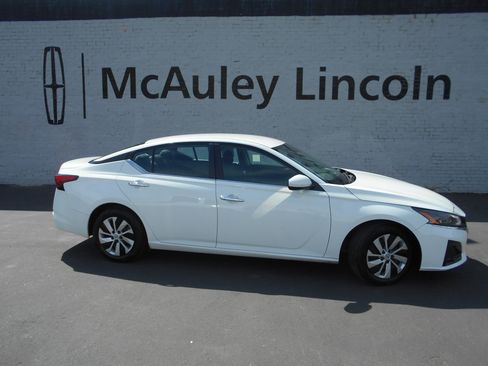 Used 2023 Nissan Altima 2.5 S FWD image 1