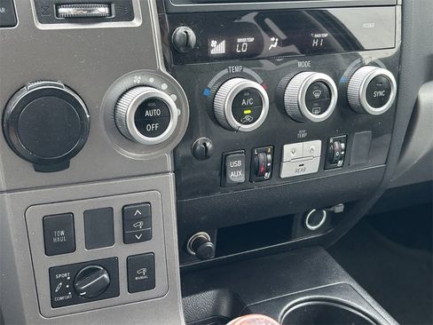 Used 2015 Toyota Sequoia Platinum image 44