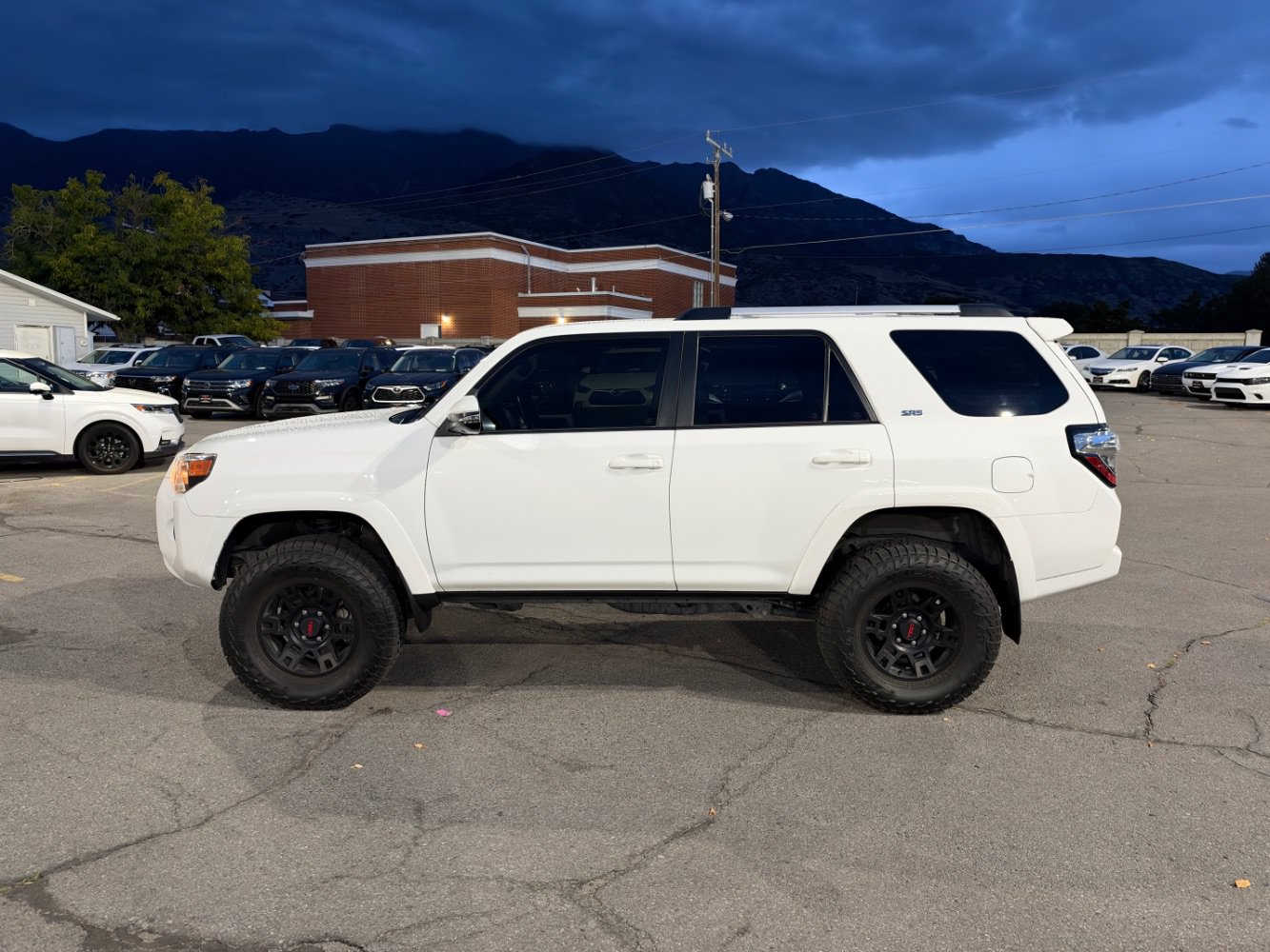 Used 2023 Toyota 4Runner SR5 Premium w/ SR5 Premium Package AWD/4WD image 2