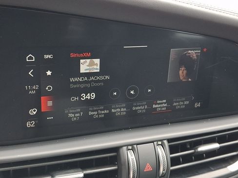 Used 2023 Alfa Romeo Giulia Estrema AWD/4WD image 19
