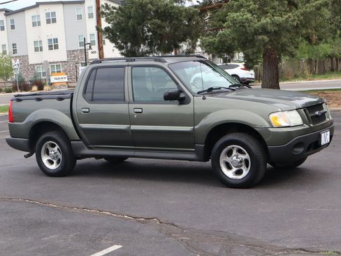 Used 2004 Ford Explorer Sport Trac XLS image 2