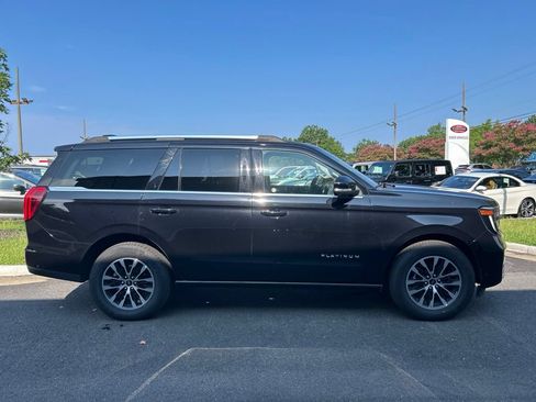 Used 2025 Ford Expedition Platinum AWD/4WD image 2