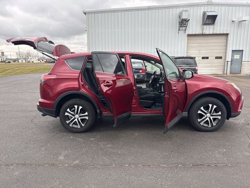 Used 2018 Toyota RAV4 LE image 22