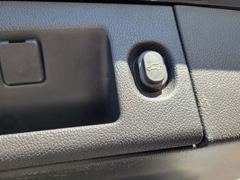 Certified 2016 GMC Yukon SLT image 10