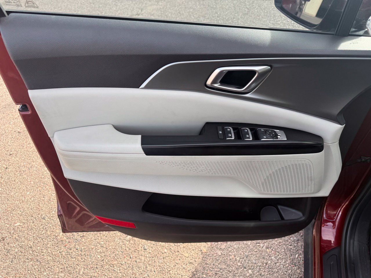 Used 2022 Kia Carnival LX FWD image 16