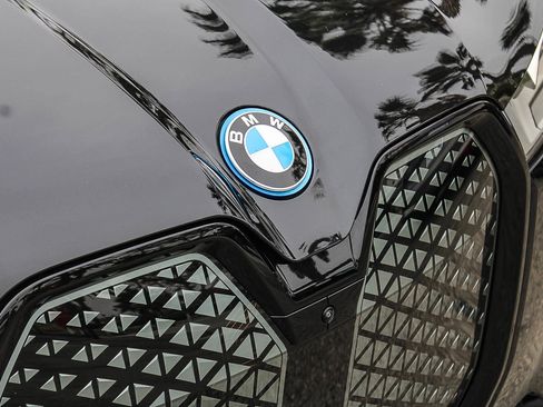 Certified 2024 BMW iX xDrive50 w/ Sport Package AWD/4WD image 9