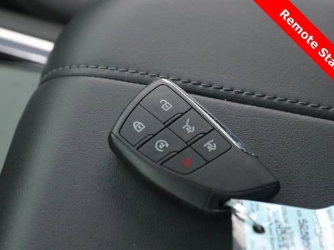 Used 2025 Chevrolet Suburban Z71 image 3