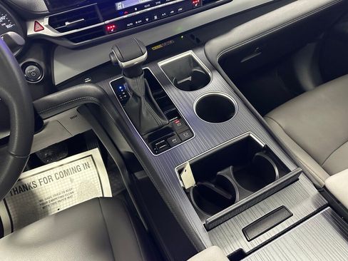 Used 2025 Toyota Sienna XLE image 42