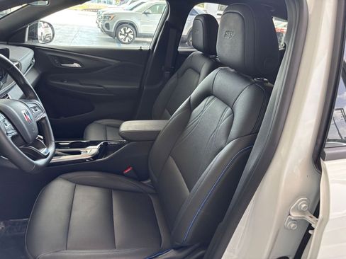 Used 2025 Buick Envista Sport Touring image 36