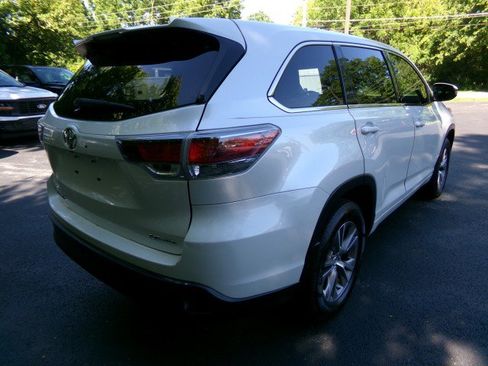 Used 2014 Toyota Highlander Plus AWD/4WD image 9