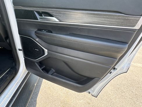 Used 2024 Jeep Wagoneer Series II image 19