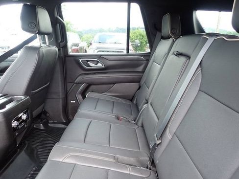 Used 2024 GMC Yukon SLT AWD/4WD image 19