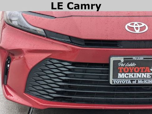 Used 2025 Toyota Camry LE image 3
