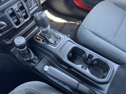 Used 2025 Jeep Wrangler Unlimited Sahara w/ Safety Group AWD/4WD image 28