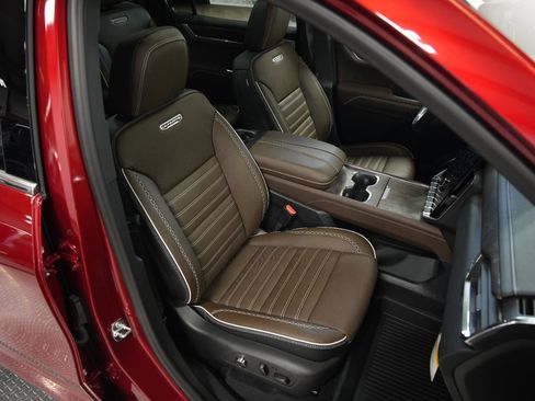 New 2026 GMC Acadia Denali Ultimate w/ LPO, Floor Liner Package AWD/4WD image 18
