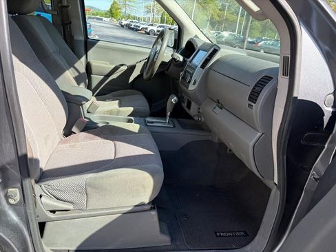 Used 2019 Nissan Frontier SV image 15