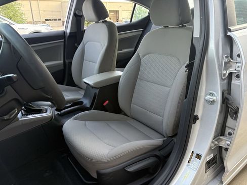 Used 2019 Hyundai Elantra SE image 23