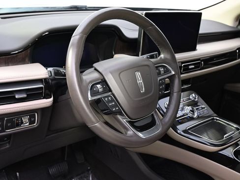 Used 2022 Lincoln Nautilus Reserve AWD/4WD image 11