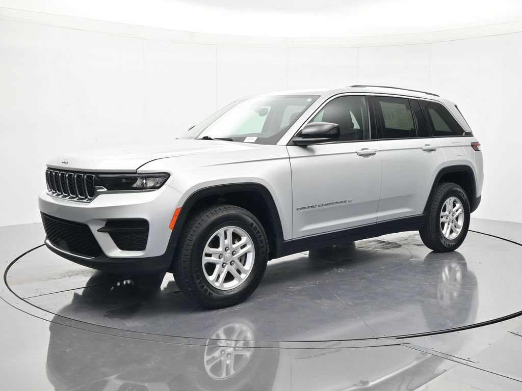 Used 2023 Jeep Grand Cherokee Laredo w/ Luxury Tech Group I AWD/4WD image 1