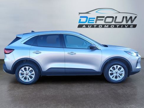 Used 2024 Ford Escape Active image 2