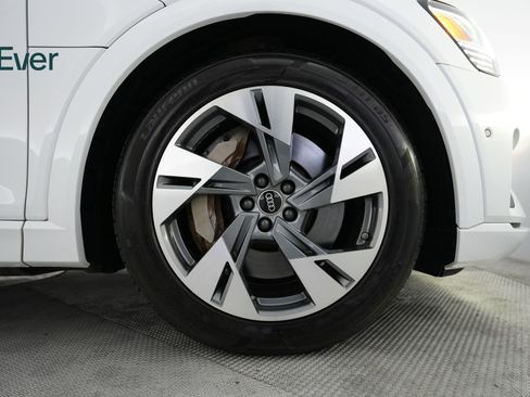 Used 2022 Audi e-tron Premium w/ Convenience Plus Package image 19
