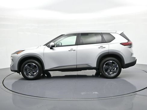 Used 2024 Nissan Rogue SV FWD image 9
