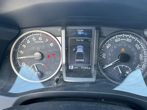Used 2022 Toyota Tacoma TRD Off-Road AWD/4WD image 9