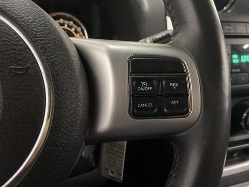 Used 2014 Jeep Compass Latitude image 39