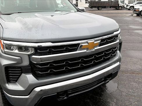 Used 2024 Chevrolet Silverado 1500 LT image 3
