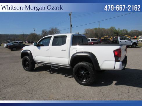 Used 2022 Toyota Tacoma SR image 9