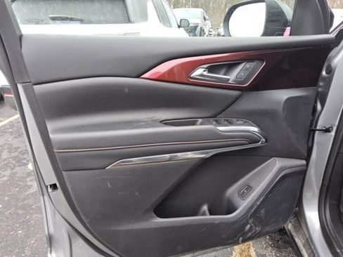 Used 2024 Chevrolet Traverse Z71 image 6