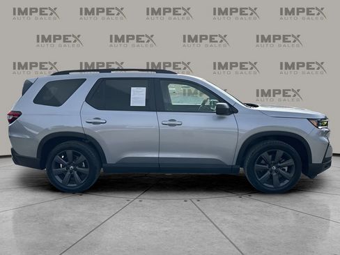 Used 2025 Honda Pilot Sport image 6